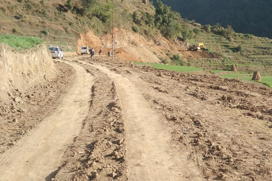 सतबाँझ–श्रीभावर सडक स्तरोन्नती कार्य शुरु 